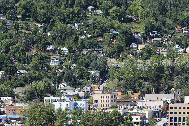 Trail British Columbia山坡With Red Roof Covered stairs